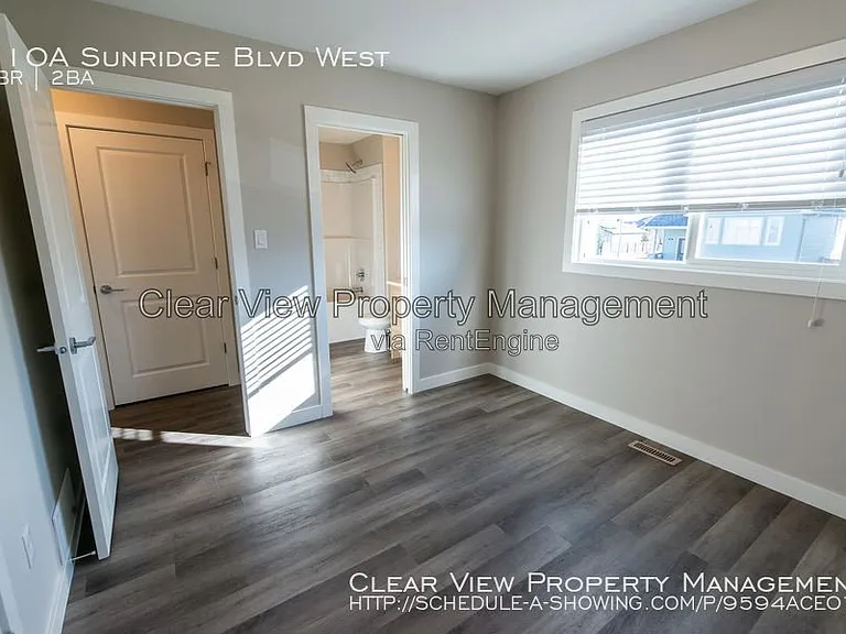 98 Sunridge Blvd W #UPPER LEVEL — Photo 7