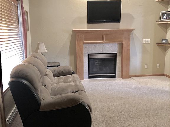 3rd image of 303 S Hickory St