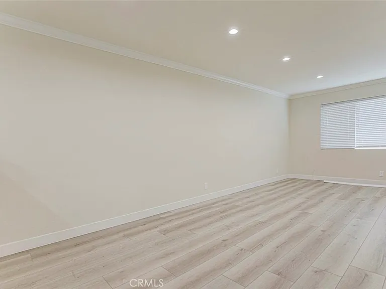 7409 Woodman Ave — Photo 12