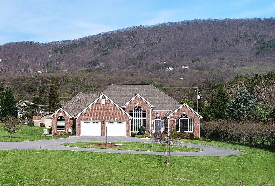 1st image of 2728 Willowbrook Dr