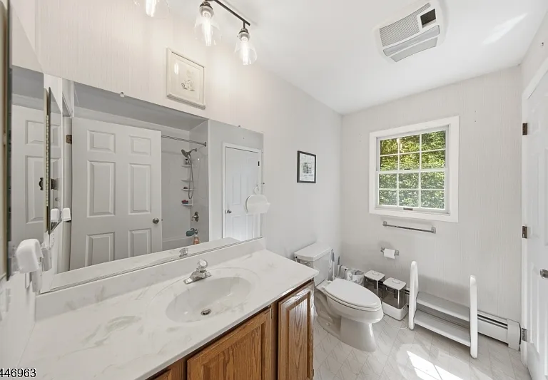 2057 Lakeside Dr W — Photo 34