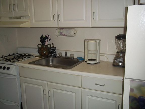 2nd image of 1331 Snyder Ave #1F