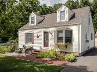 4 Roberta Rd, North Haven, CT 06473