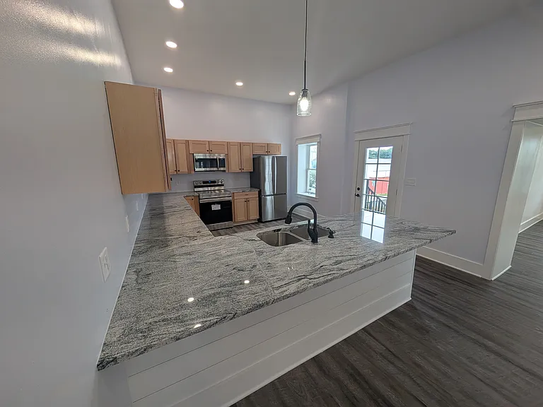 1003 Commercial St — Photo 8