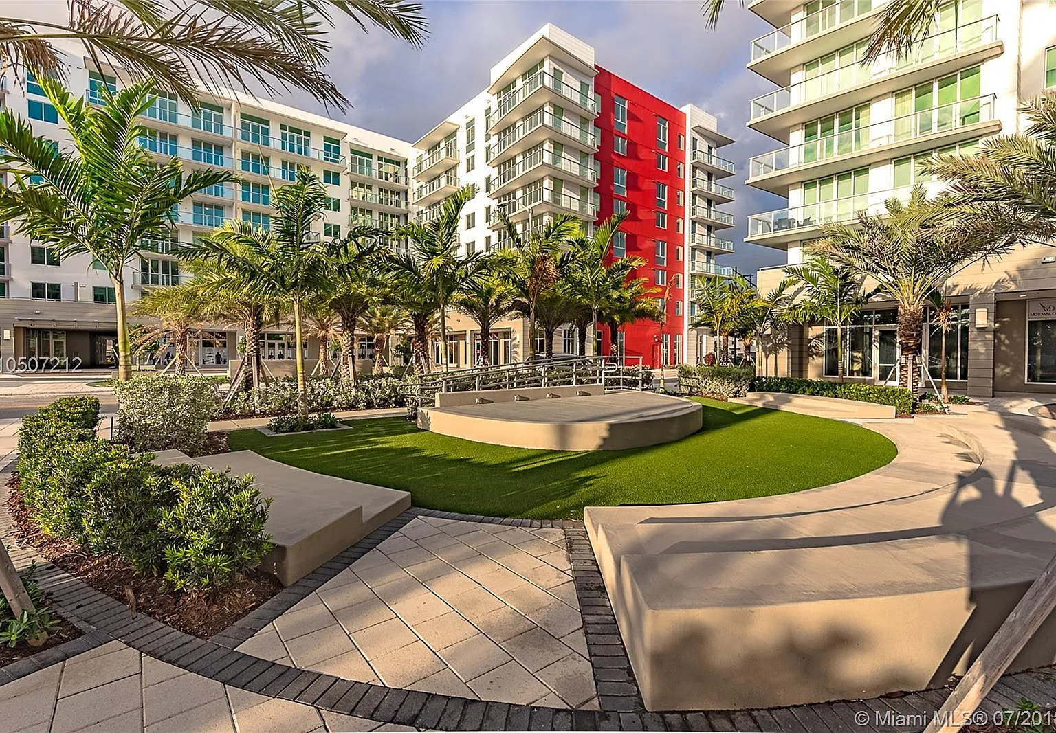 1 bed, 950 sqft, $2,300 — Photo 3