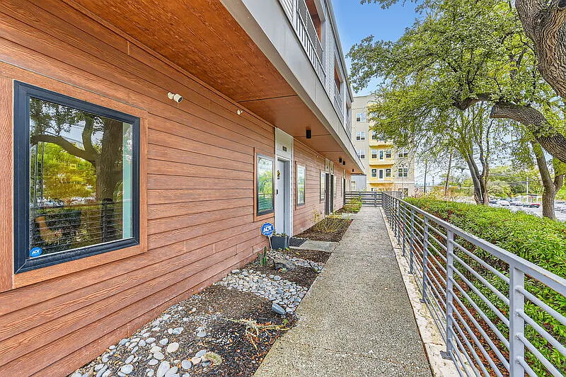 5924 S Congress Ave — Photo 2