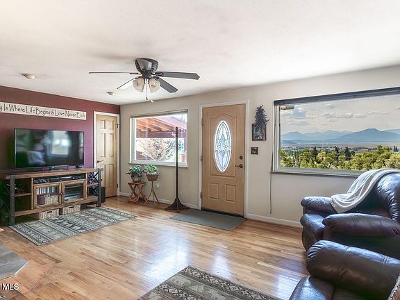 3rd image of 280 East Garnet