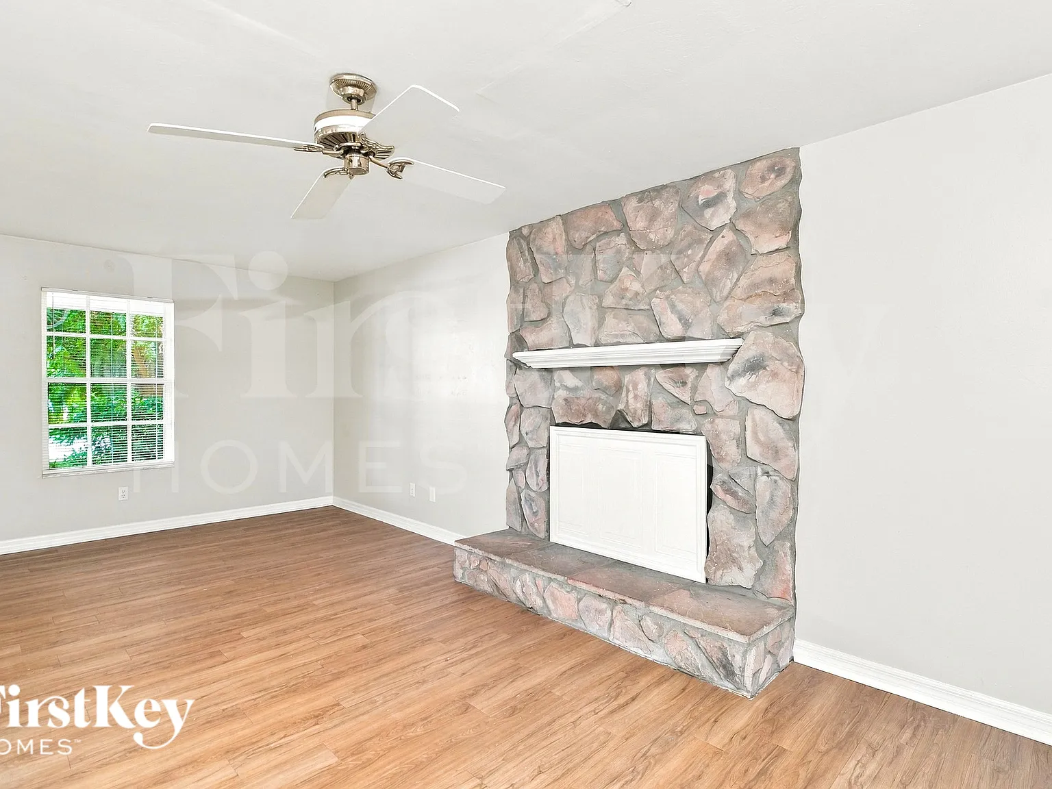 4 bed, 2.5 bath, 2695 sqft, $2,545 — Photo 2