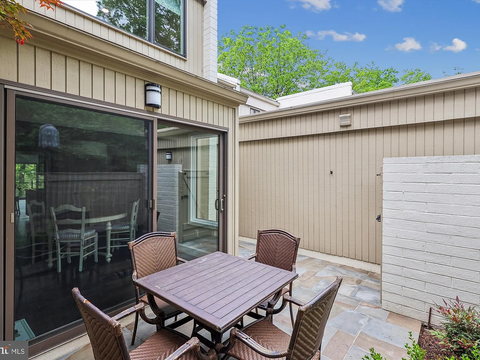 3 bed, 3.5 bath, 1875 sqft, $5,200 — Photo 4