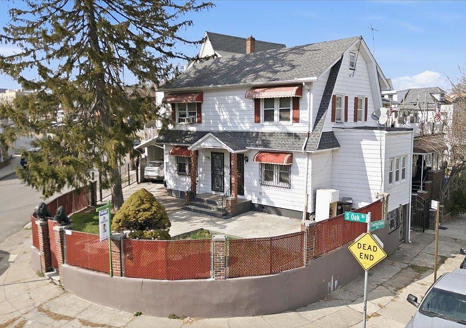1st image of 793 N Oak Drive