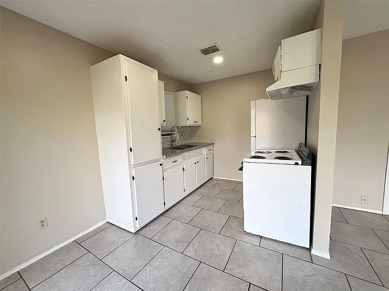 3021 Sycamore Ave #8 — Photo 6