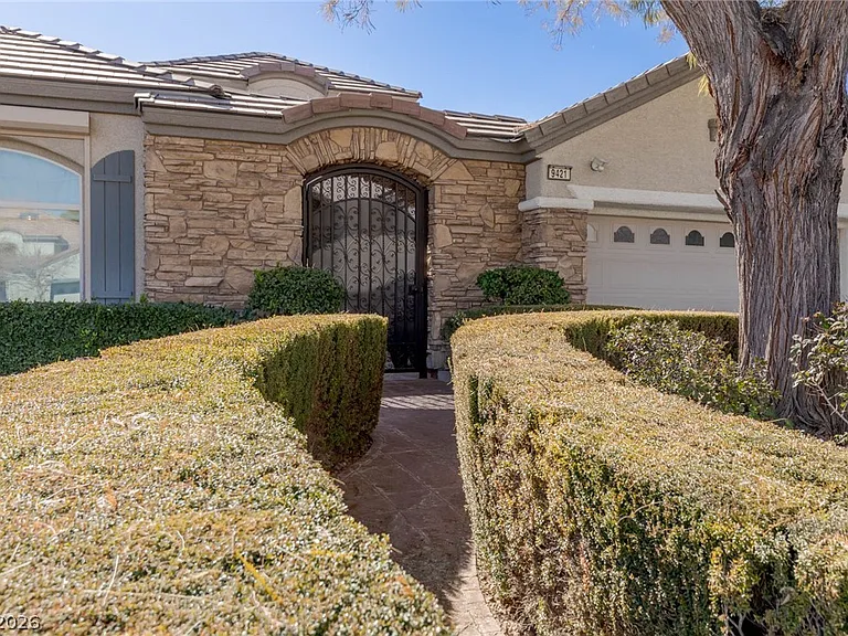 9421 Queen Charlotte Dr — Photo 4
