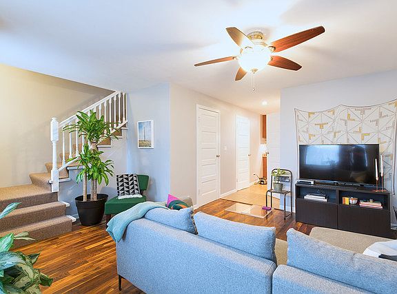 2nd image of 2717 N Hamlin Ave #2