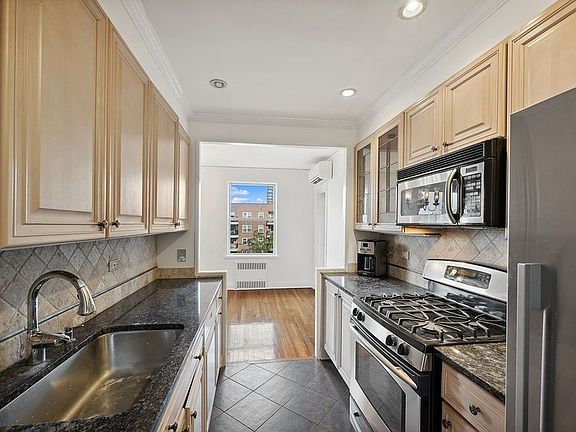 4th image of 162-01 Powells Cove Blvd #5S