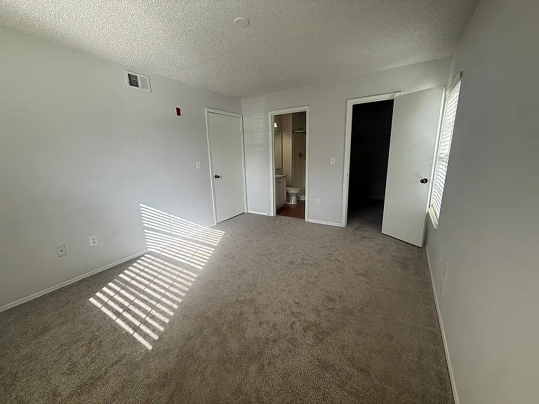 2300 Pembrook Dr #1 — Photo 12
