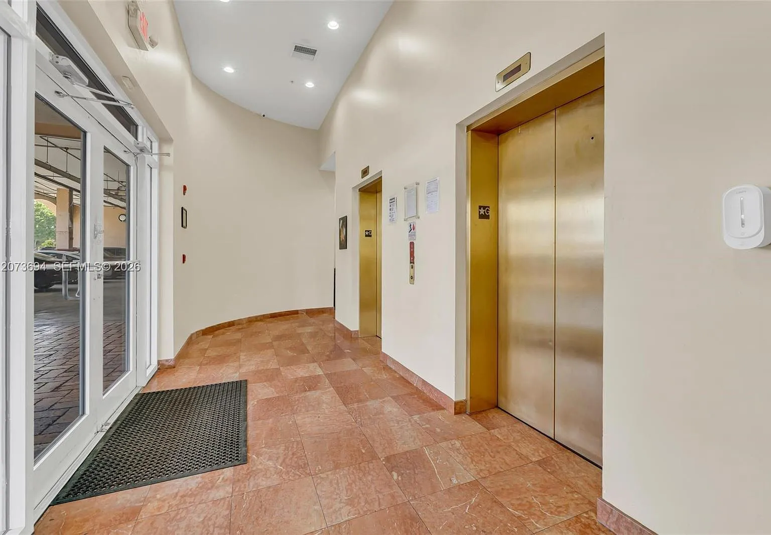 2 bed, 2.0 bath, 1285 sqft, $2,600 — Photo 4
