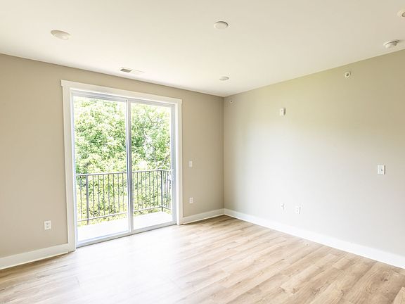 5th image of 1201 Druid Ave #301