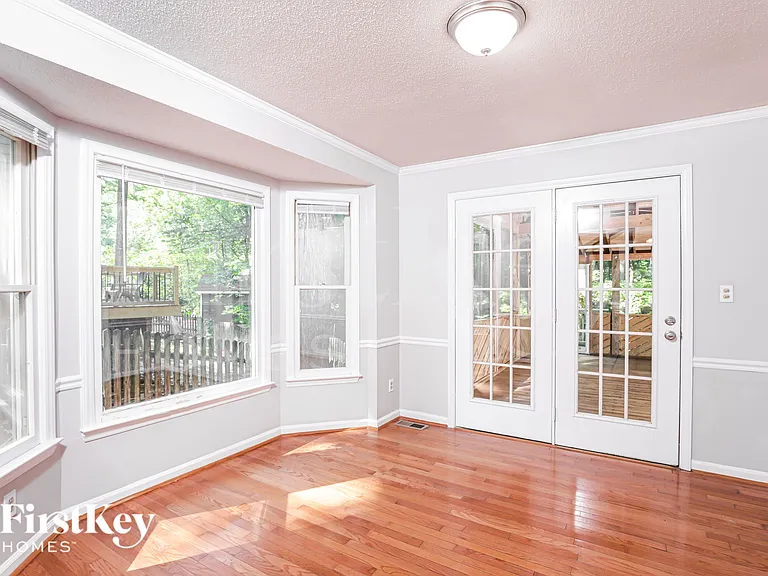 322 Amherst Creek Dr — Photo 5