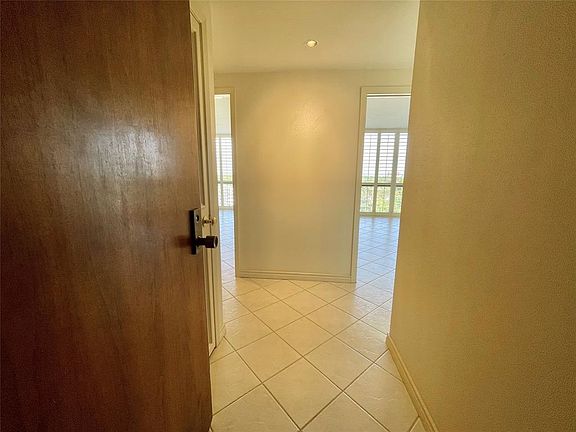 2nd image of 5001 Woodway Dr Unit 1306