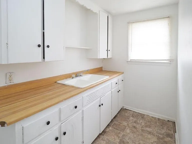 911 E Stockbridge Ave #2 — Photo 2