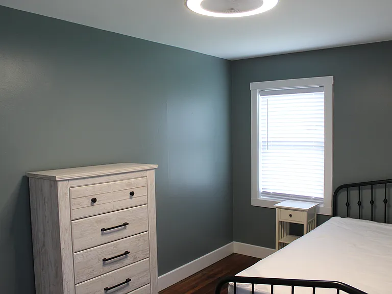 128 S Clark St — Photo 33