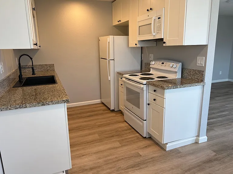 951 N Vulcan Ave — Photo 1