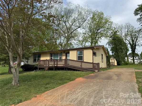 337 Willow Run Dr, Forest City, NC 28043