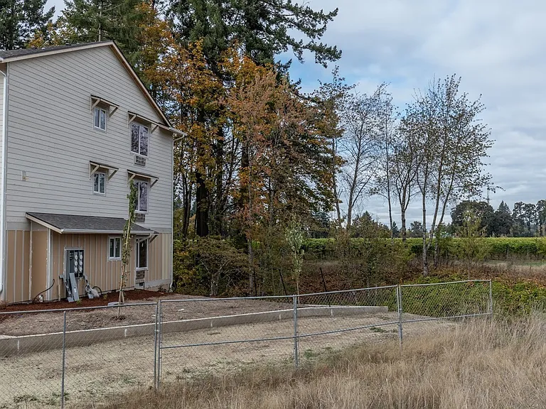Evergreen Valley Apartments — Photo 38