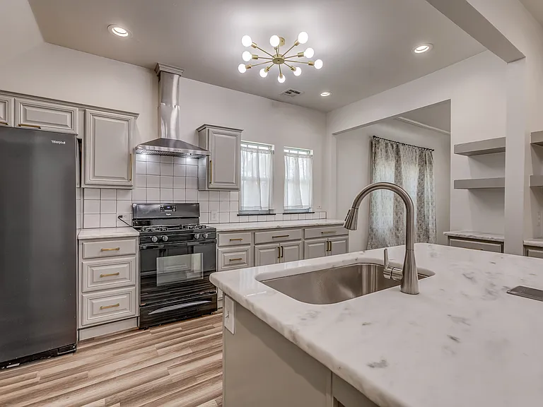 1521 N Blackwelder Ave — Photo 17