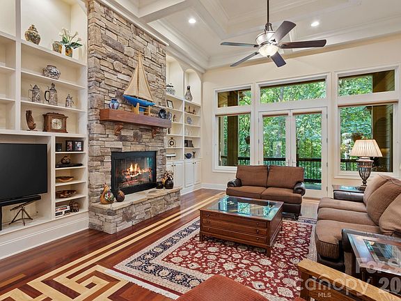4th image of 132 Pinnacle Peak Ln