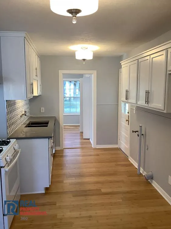 2 bed, 1025 sqft, $1,450 — Photo 2