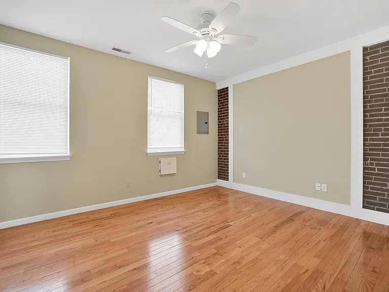 5200-5208 Wilson Ave #5206 — Photo 9