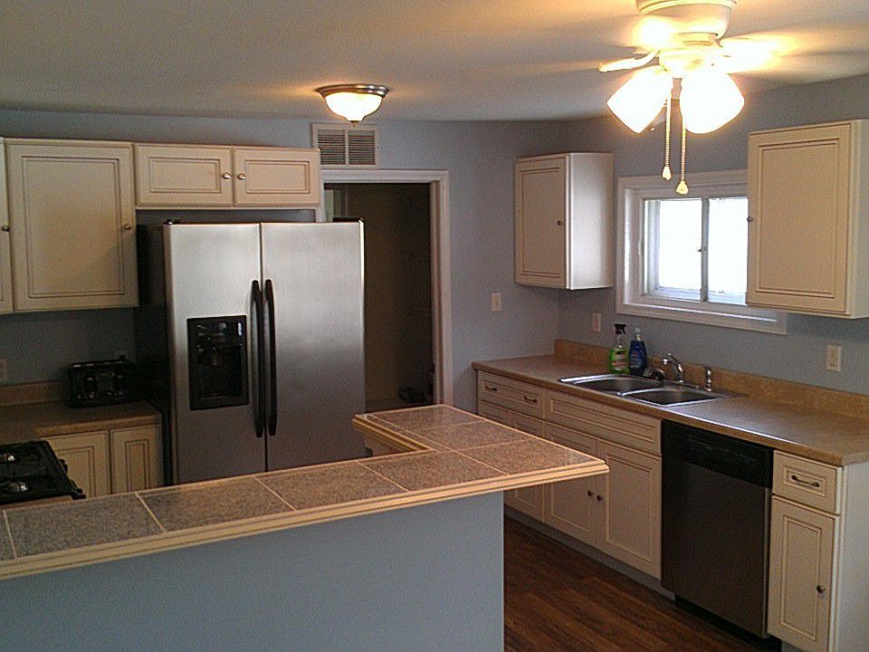 Eat-In kitchen