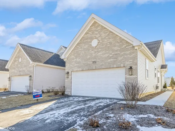 566 Madison Ln, Elgin, IL 60123