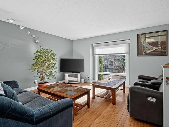 4th image of 13 E Taraglen Rd NE