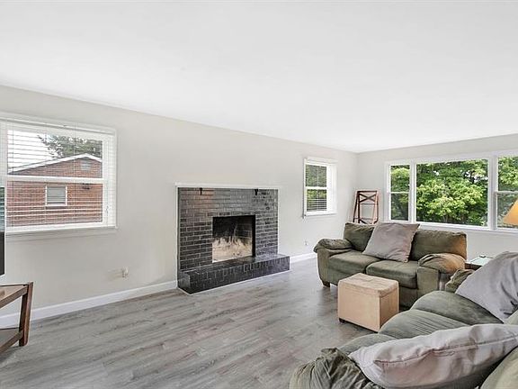 3rd image of 4023 Benden Cir