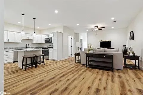 602 W Monroe St — Photo 5