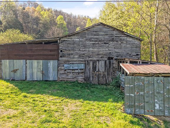5th image of 542 Back Valley Rd