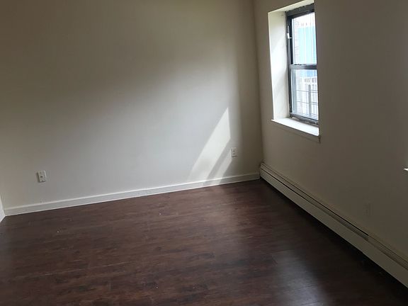 3rd image of 300 Palisade Ave APT 2