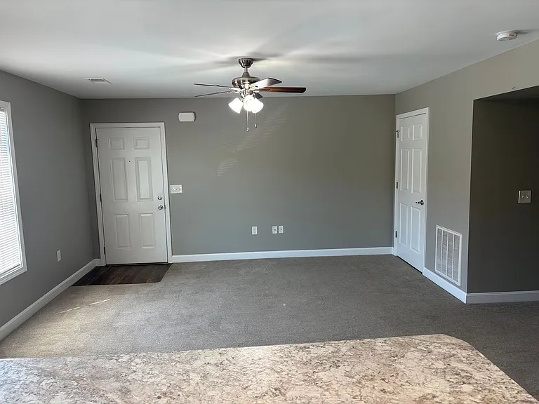 404 Southern Cross Dr — Photo 4