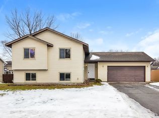 961 Ticonderoga Trl, Eagan, MN 55123