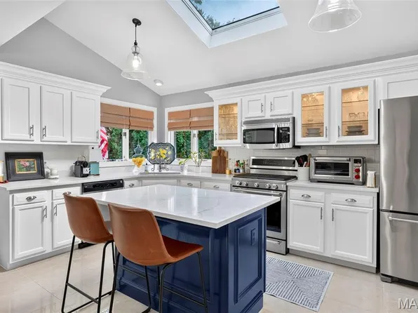 7058 Stony Ridge Rd, Saint Louis, MO 63129
