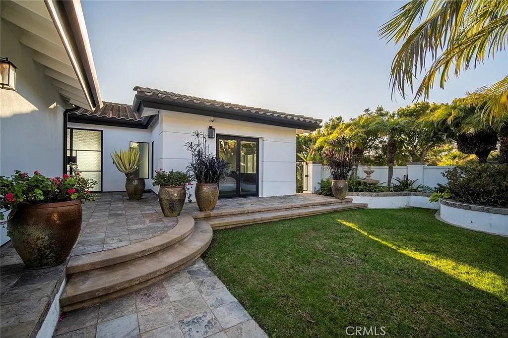 4 bed, 4.5 bath, 3770 sqft, $18,500 — Photo 3