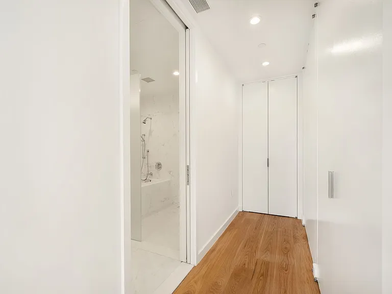 301 E 61st St #14A — Photo 7