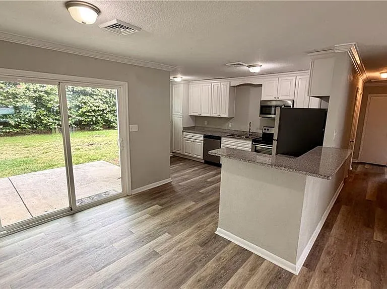 3217 Florence St — Photo 2