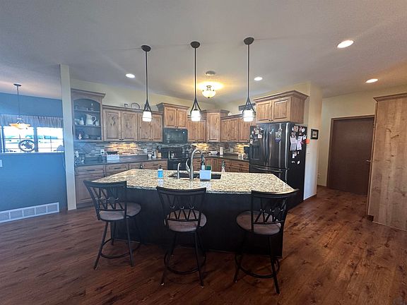 4th image of 240 N Pond Dr