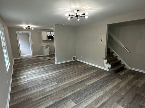 4th image of 1545 E 256th St