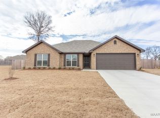 1128 Honeysuckle Dr, Prattville, AL 36067