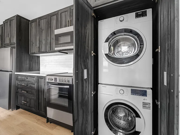 658 Somerset St W — Photo 19