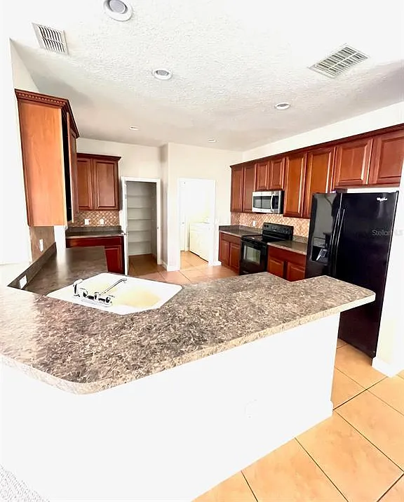 4 bed, 2.5 bath, 2967 sqft, $2,495 — Photo 3